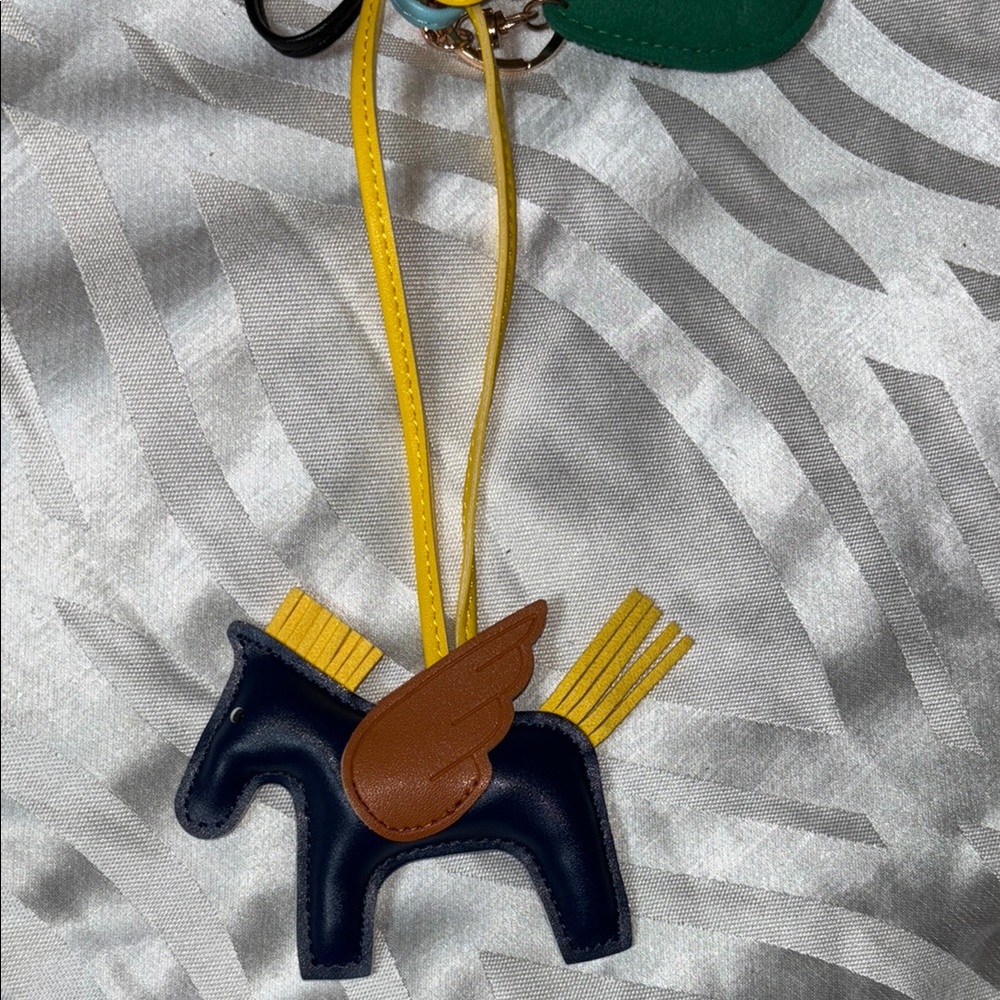 Leather Horse keychain - Picture 7 of 9